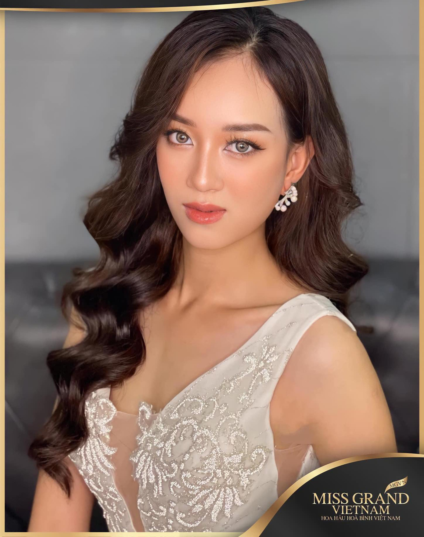 Nguyễn Thị Vân Anh sinh năm 2000 đến từ Bình Dương. Cô từng lọt Top 10 Miss Eco Vietnam 2021, Miss Photogenic tại cuộc thi Miss Áo Dài.