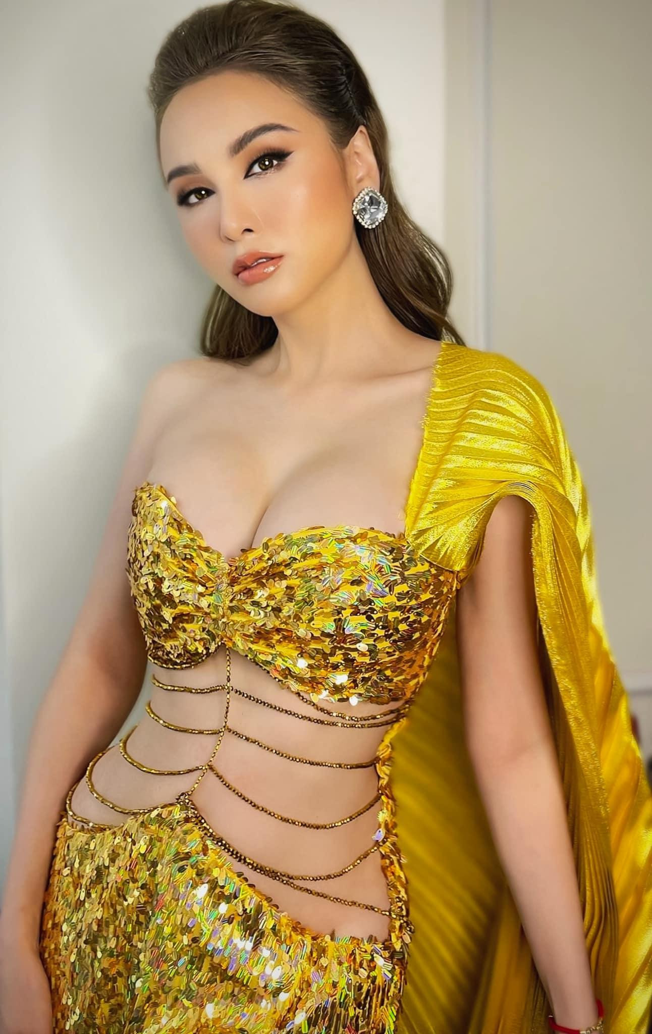 Thiết kế tôn lên vẻ đẹp lộng lẫy tựa 'nữ thần mặt trời' của Hoa hậu thế giới người Việt 2010.