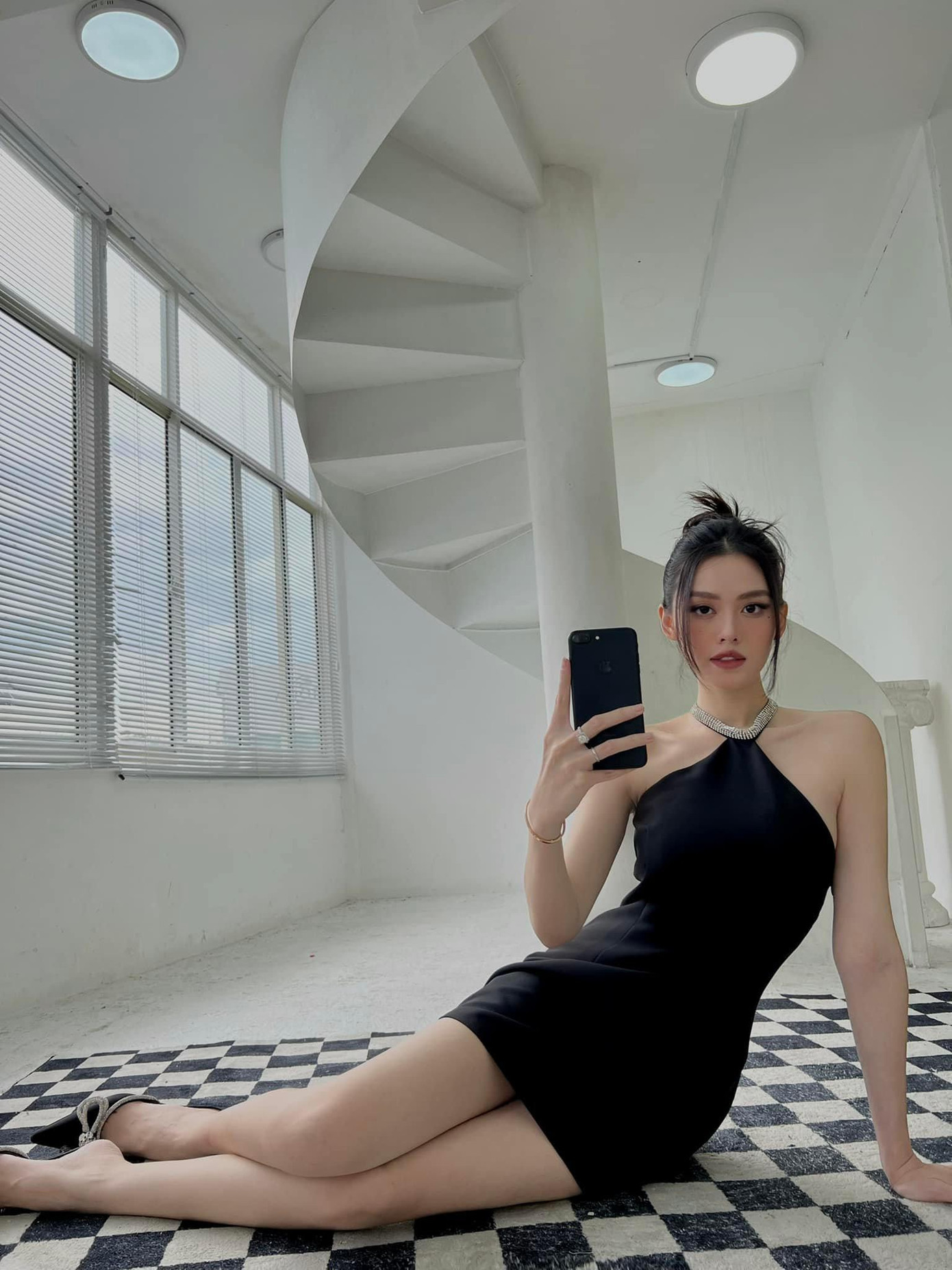 Chỉ còn 1 ngày nữa, Tường San cùng với Lương Thuỳ Linh và Kiều Loan sẽ kết thúc nhiệm kỳ của mình.