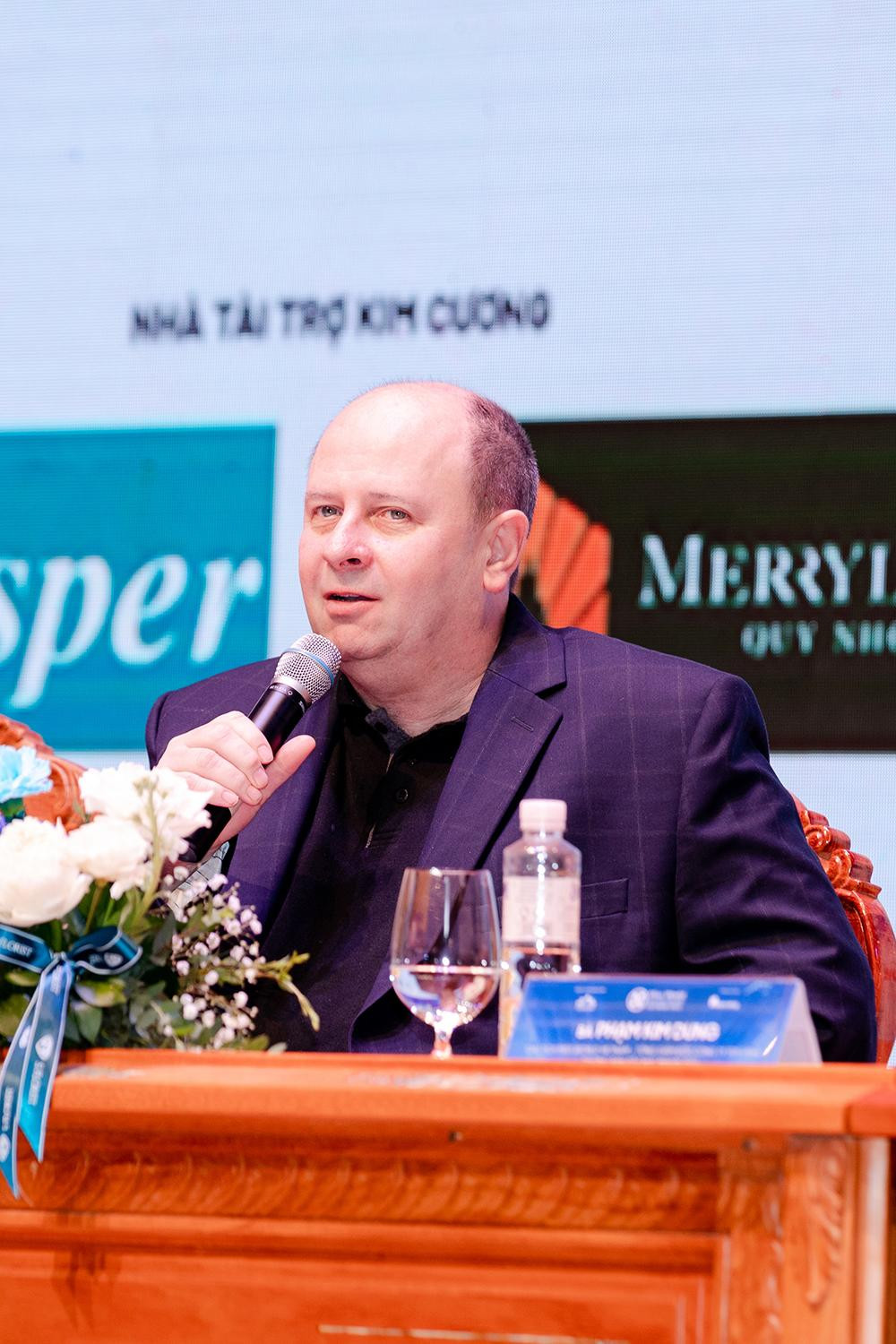 Ông Stephen – đại diện của BTC Miss World.