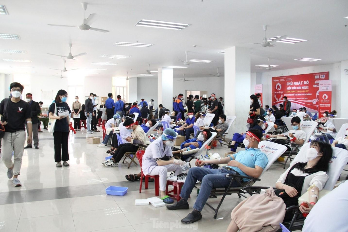 Chương trình Chủ nhật Đỏ lần thứ 14 năm 2022 diễn ra tại Đà Nẵng, thu hút sự tham gia của khoảng 1.000 tình nguyện viên trên địa bàn.