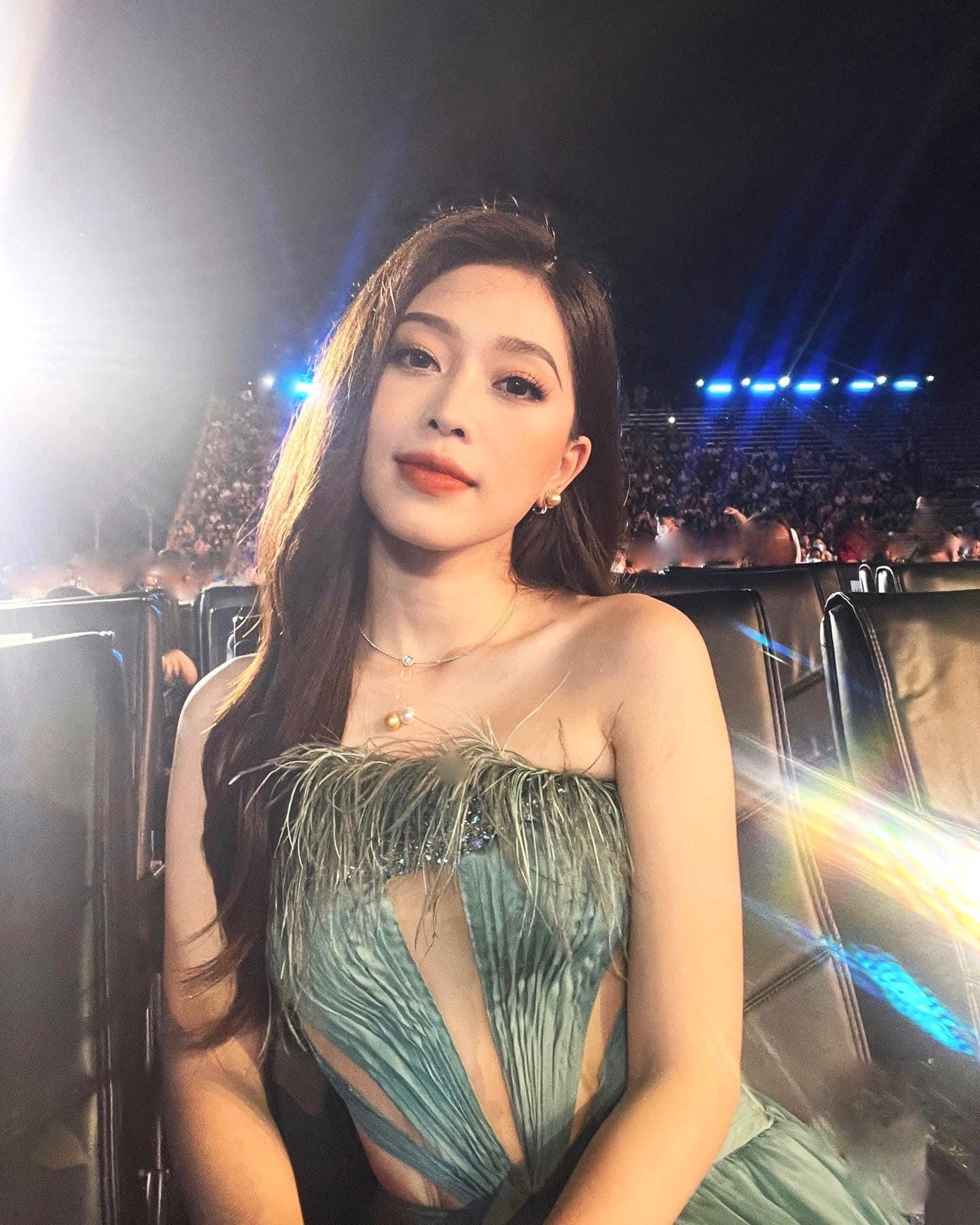 Mai Phương &apos;đụng váy&apos; với Á hậu Phương Nga.