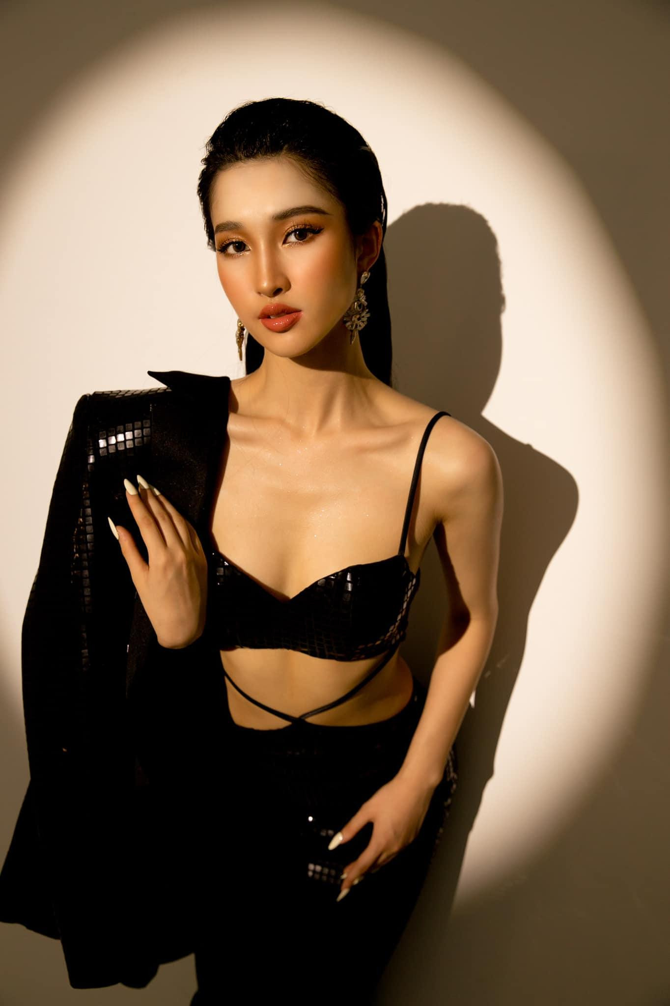 Dù đụng váy đàn chị nhưng Phương Nhi không hề bị lép vế.