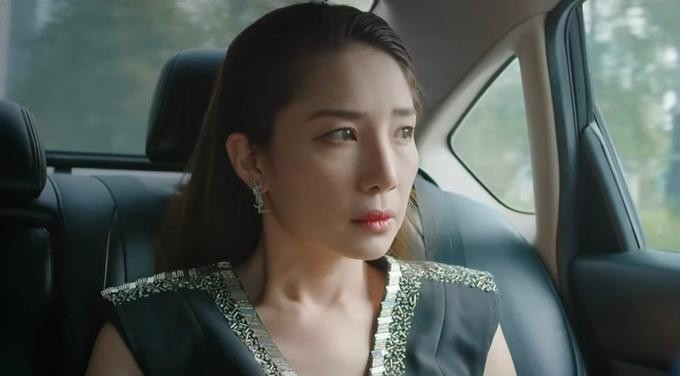 Diễn viên Minh Khuê gây ấn tượng với vai vợ hai của chủ tịch trong phim "Thương ngày nắng về" (Ảnh: Chụp màn hình). Diễn viên Minh Khuê gây ấn tượng với vai vợ hai của chủ tịch trong phim "Thương ngày nắng về" (Ảnh: Chụp màn hình).