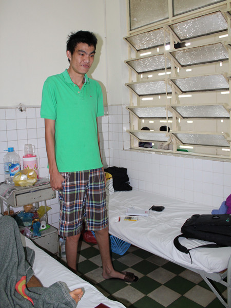 Bệnh nhân “khổng lồ” với chiều cao 2,03 mét đã được phẫu thuật hãm chiều cao 