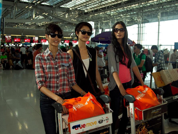 Top 3 Vietnam's Next Top Model 2011 lên đường sang Thái Lan