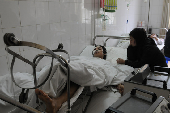 Bệnh nhân Phạm Văn Toàn bị chấn thương sọ não. Ảnh: Tuấn Nguyễn.