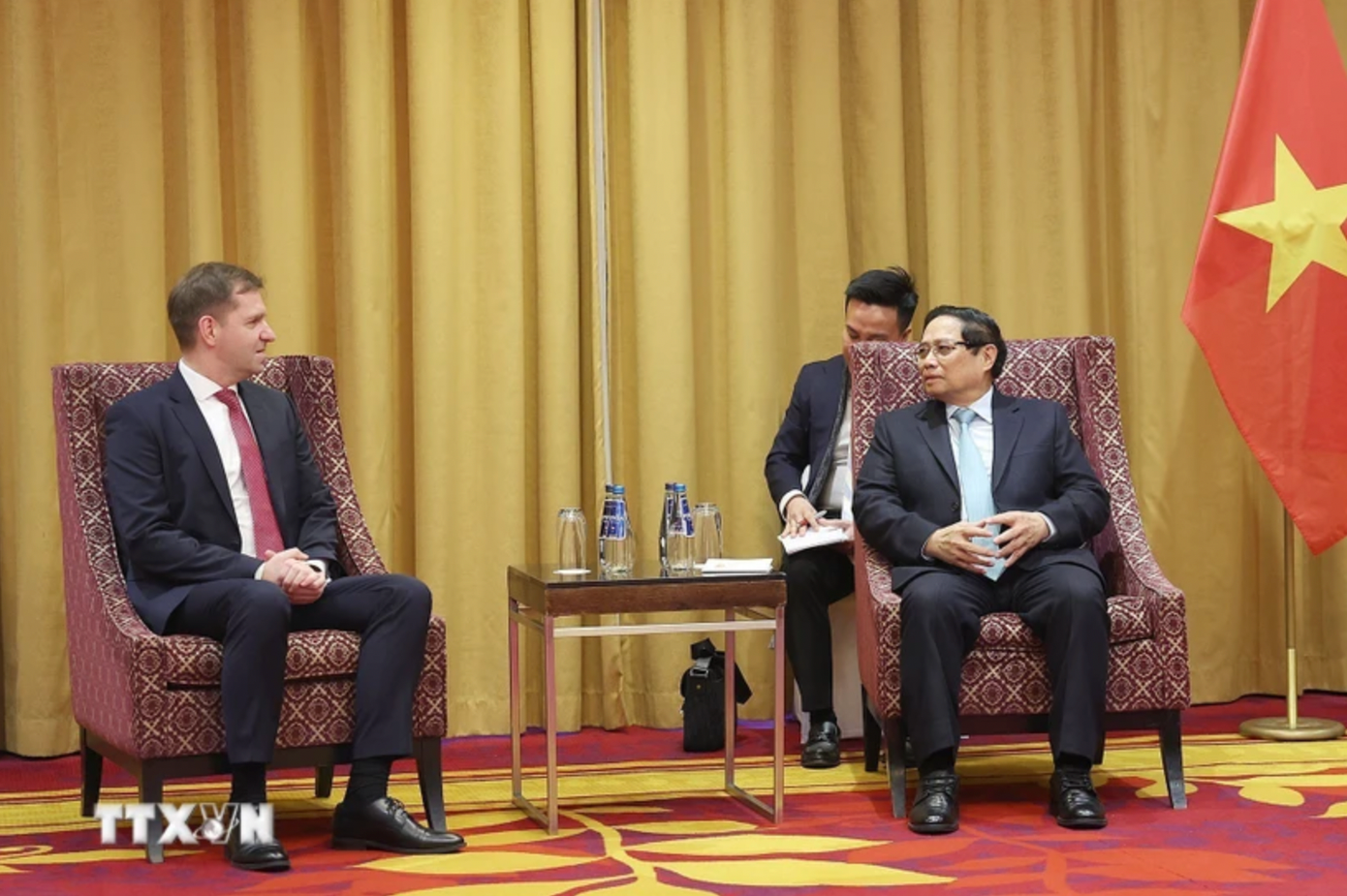 Thủ tướng Phạm Minh Chính tiếp ông Michal Fijol, quyền Chủ tịch HĐQT Hãng hàng không quốc gia Ba Lan (LOT Polish Airlines). (Ảnh: Dương Giang/TTXVN)
