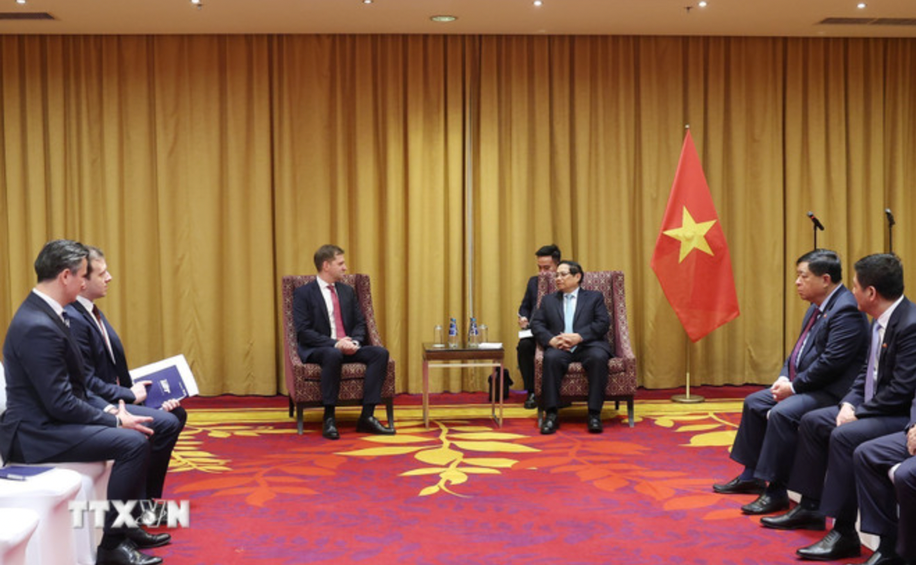 Thủ tướng Phạm Minh Chính tiếp ông Michal Fijol, quyền Chủ tịch HĐQT Hãng hàng không quốc gia Ba Lan (LOT Polish Airlines). (Ảnh: Dương Giang/TTXVN)