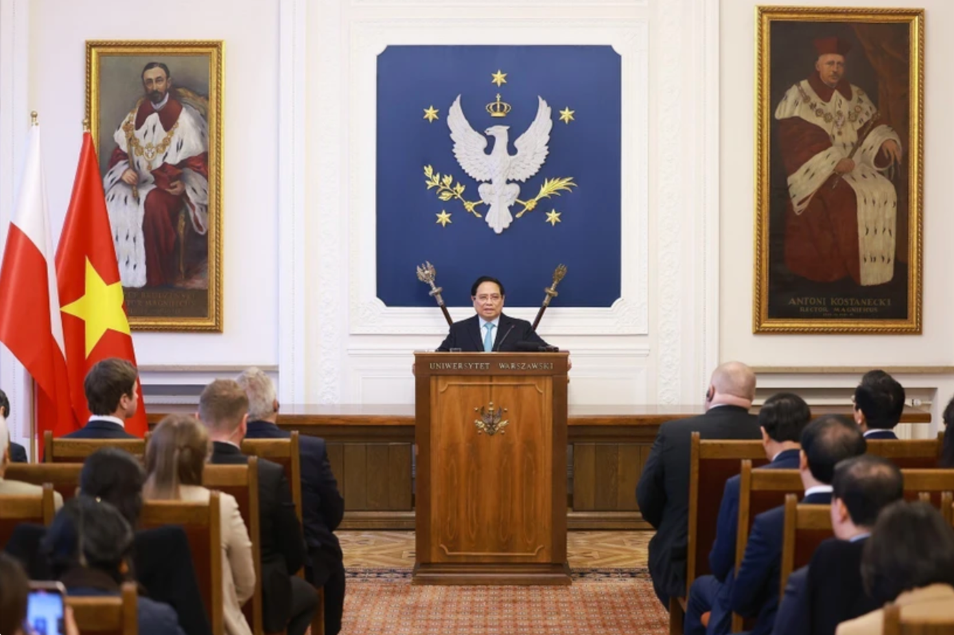 Thủ tướng Phạm Minh Chính phát biểu về chính sách của Việt Nam tại Đại học Tổng hợp Warsaw. (Ảnh: Dương Giang/TTXVN) Thủ tướng Phạm Minh Chính phát biểu về chính sách của Việt Nam tại Đại học Tổng hợp Warsaw. (Ảnh: Dương Giang/TTXVN)