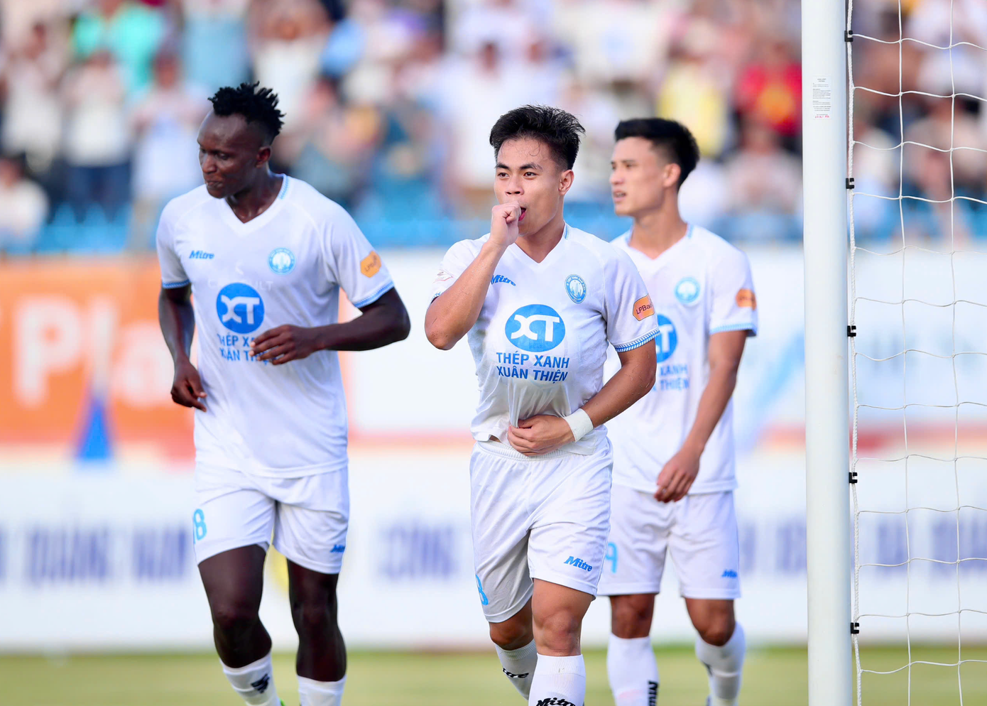 Nam Định vô địch V-League xứng đáng với nguồn đầu tư tài chính mạnh