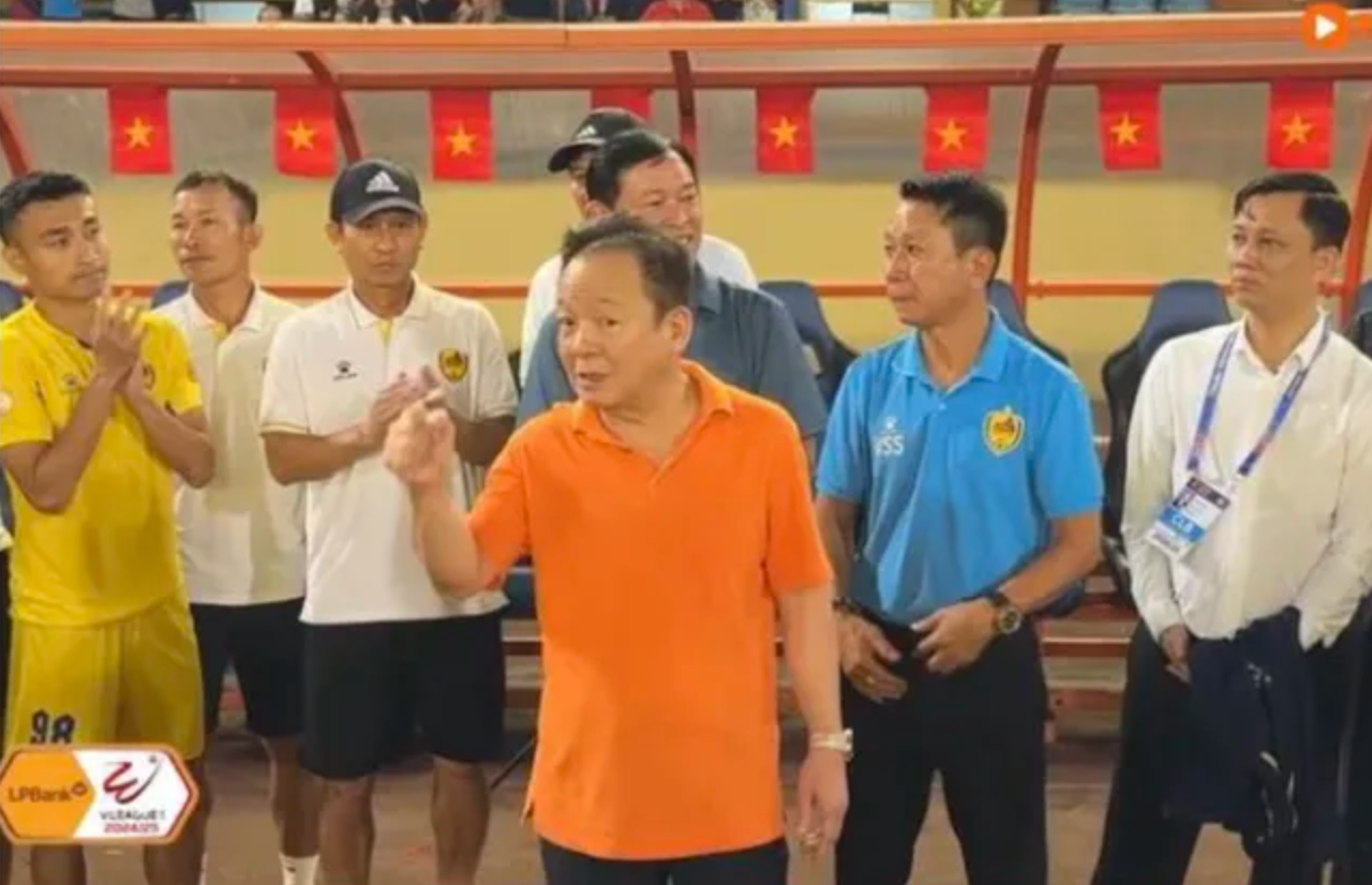 SHB Đà Nẵng tạo nên cuộc đào thoát ngoạn mục ở V-League sau khi bầu Hiển động viên tinh thần.