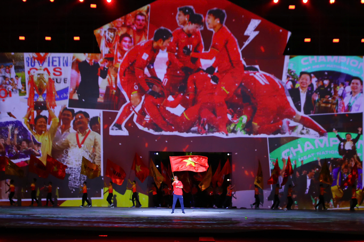 CLB Hà Nội đang hướng đến mục tiêu vô địch V-League 2025/26 CLB Hà Nội đang hướng đến mục tiêu vô địch V-League 2025/26