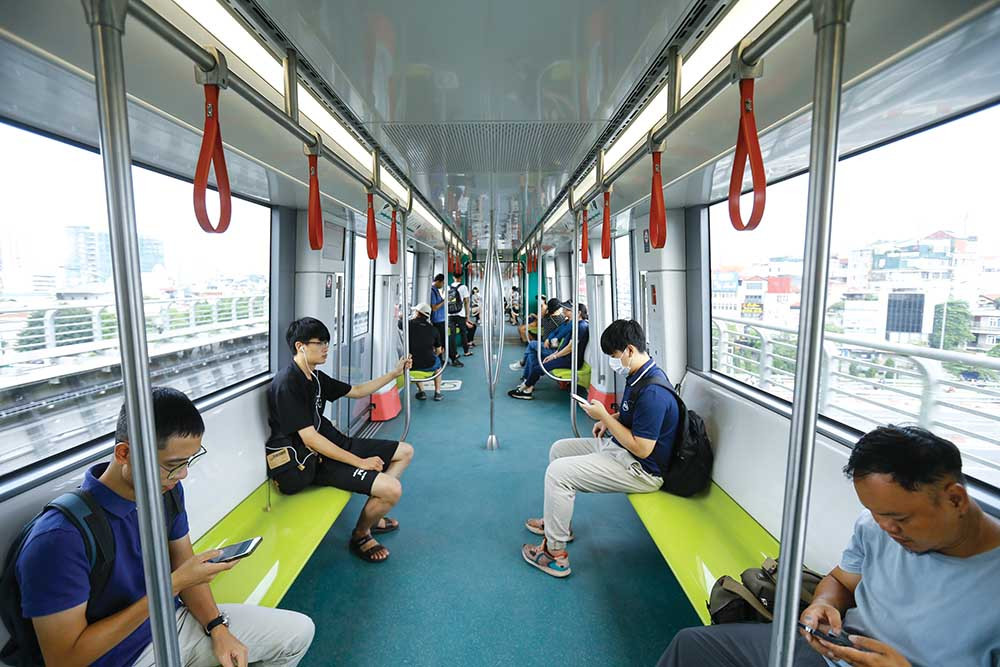 Nhiều chính sách đang được đề xuất để khuyến khích khu vực kinh tế tư nhân tham gia cùng Nhà nước đầu tư các dự án đường sắt tốc độ cao, đường sắt đô thị. Trong ảnh: Tuyến đường sắt đô thị Nhổn - ga Hà Nội đã đưa vào vận hành đoạn trên cao Nhổn - Cầu Giấy. Ảnh: Đức Thanh. Nhiều chính sách đang được đề xuất để khuyến khích khu vực kinh tế tư nhân tham gia cùng Nhà nước đầu tư các dự án đường sắt tốc độ cao, đường sắt đô thị. Trong ảnh: Tuyến đường sắt đô thị Nhổn - ga Hà Nội đã đưa vào vận hành đoạn trên cao Nhổn - Cầu Giấy. Ảnh: Đức Thanh.