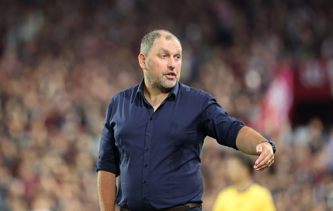 Lối chơi của Malaysia trở nên khó đoán khi ghế HLV có người mới là ông Peter Cklamovski