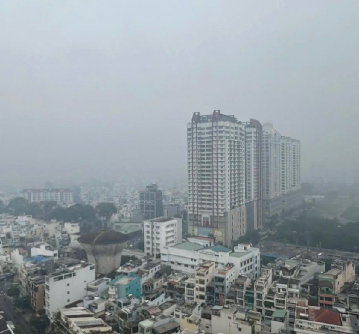 Lượng bụi mịn dày đặc liên tục trong nhiều ngày, khuyến cáo người dân hạn chế ra đường hoặc đeo khẩu trang ngăn bụi Lượng bụi mịn dày đặc liên tục trong nhiều ngày, khuyến cáo người dân hạn chế ra đường hoặc đeo khẩu trang ngăn bụi