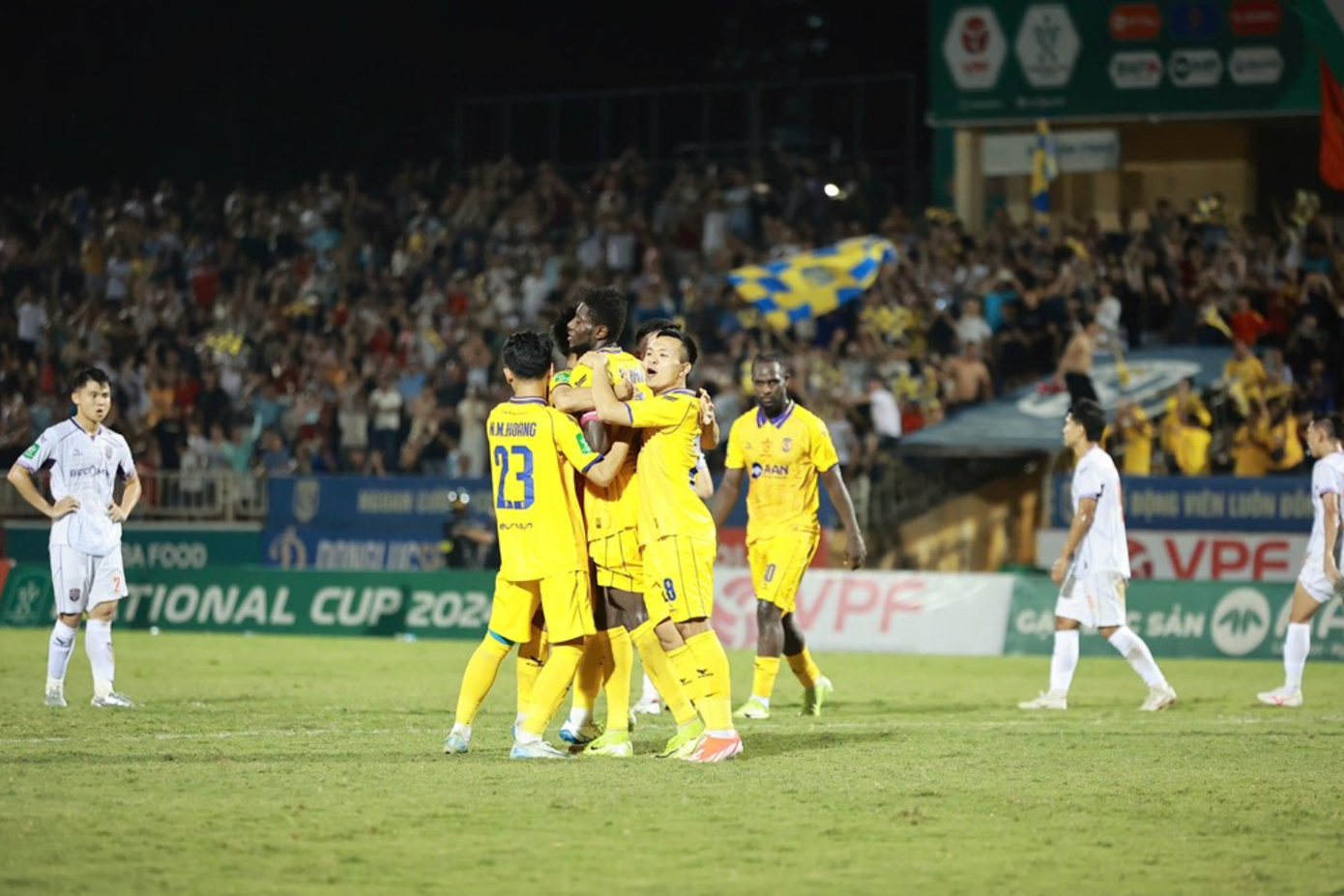 SLNA khép lại mùa giải 2025 bằng trận chung kết cúp Quốc gia trên sân Vinh ngày 29/6 tới. SLNA khép lại mùa giải 2025 bằng trận chung kết cúp Quốc gia trên sân Vinh ngày 29/6 tới.