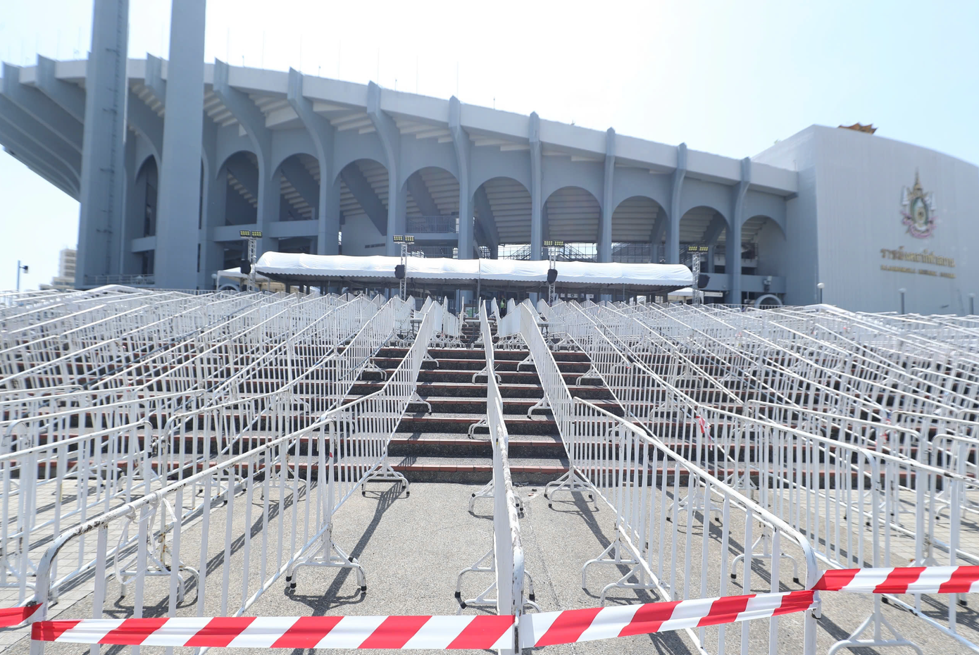 Trận đấu diễn ra lúc 20h tối nay, an ninh đã được siết chặt trước giờ diễn ra trận đấu. BTC thực hiện phân luồng để kiểm soát CĐV.