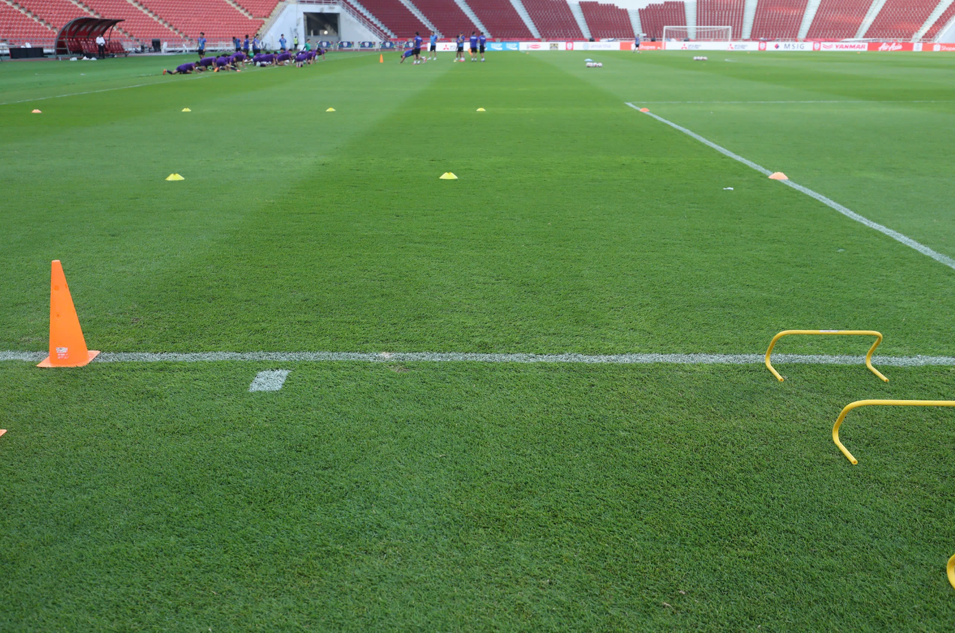 Đội tuyển Việt Nam đã có buổi tập làm quen sân Rajamangala vào chiều 4/1. Phía trước, thầy trò HLV Kim Sang-sik đang có cơ hội lớn để đăng quang ngôi vô địch.