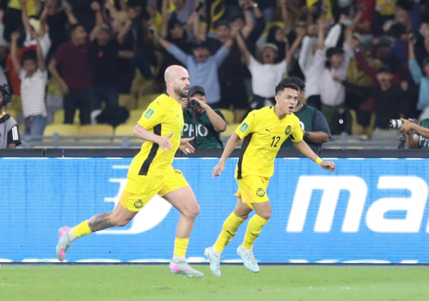 Hai bàn thua đầu tiên của đội tuyển Việt Nam khó xảy ra nếu đó không phải là những cầu thủ nhập tịch có chất lượng và đẳng cấp. Hai bàn thua đầu tiên của đội tuyển Việt Nam khó xảy ra nếu đó không phải là những cầu thủ nhập tịch có chất lượng và đẳng cấp.