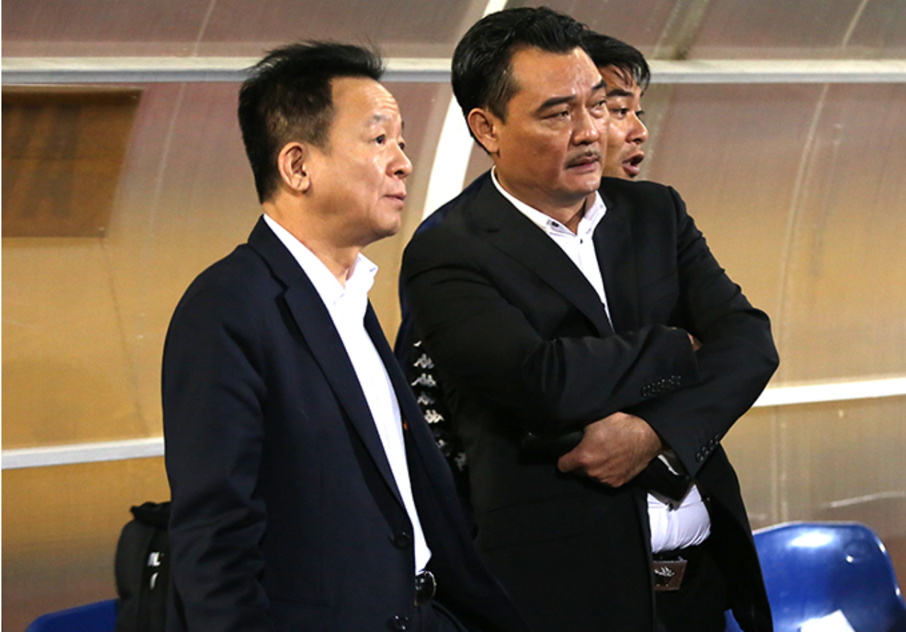 Ông Vũ Tiến Thành sẽ phản ứng ít gay gắt hơn nếu ngồi trên khán đài Pleiku không phải Phó chủ tịch VPF Nguyễn Quốc Hội? (ảnh Đương Phạm) Ông Vũ Tiến Thành sẽ phản ứng ít gay gắt hơn nếu ngồi trên khán đài Pleiku không phải Phó chủ tịch VPF Nguyễn Quốc Hội? (ảnh Đương Phạm)