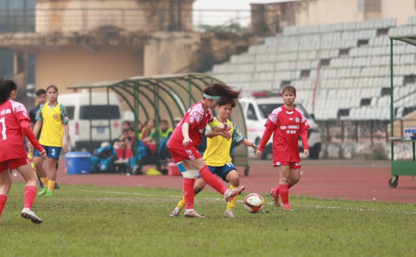 Tp Hồ Chí Minh đang bám đuổi quyết liệt Phong Phú Hà Nam ở cuộc đua tốp đầu (ảnh Hà Trang)