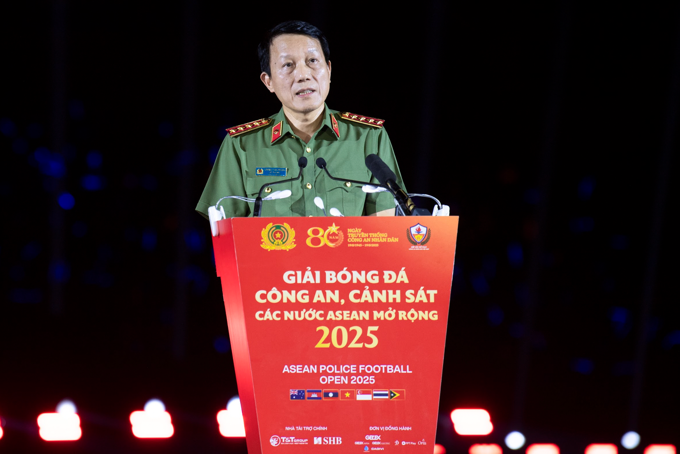 Đại tướng Lương Tam Quang-Uỷ viên Bộ Chính trị, Bộ trưởng Bộ Công an chúc giải đấu thành công tốt đẹp. (ảnh V.A) Đại tướng Lương Tam Quang-Uỷ viên Bộ Chính trị, Bộ trưởng Bộ Công an chúc giải đấu thành công tốt đẹp. (ảnh V.A)