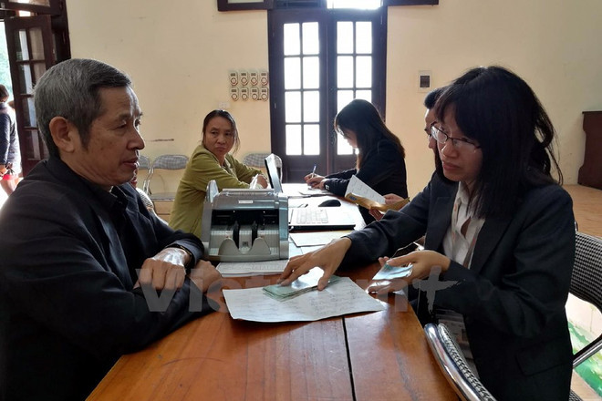 Chi trả lương hưu cho người lao động động. (Ảnh minh họa: Vietnam+)