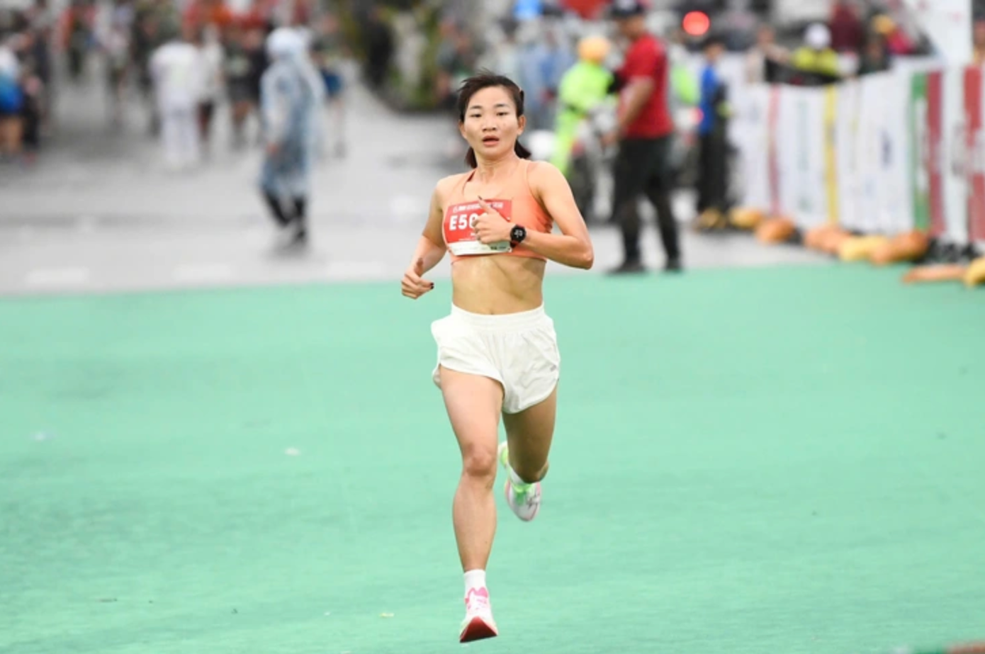 Nguyễn Thị Oanh sẽ vẫn là 'quân bài' quan trọng của điền kinh Việt Nam tại SEA Games 33 (Thái Lan) Nguyễn Thị Oanh sẽ vẫn là 'quân bài' quan trọng của điền kinh Việt Nam tại SEA Games 33 (Thái Lan)