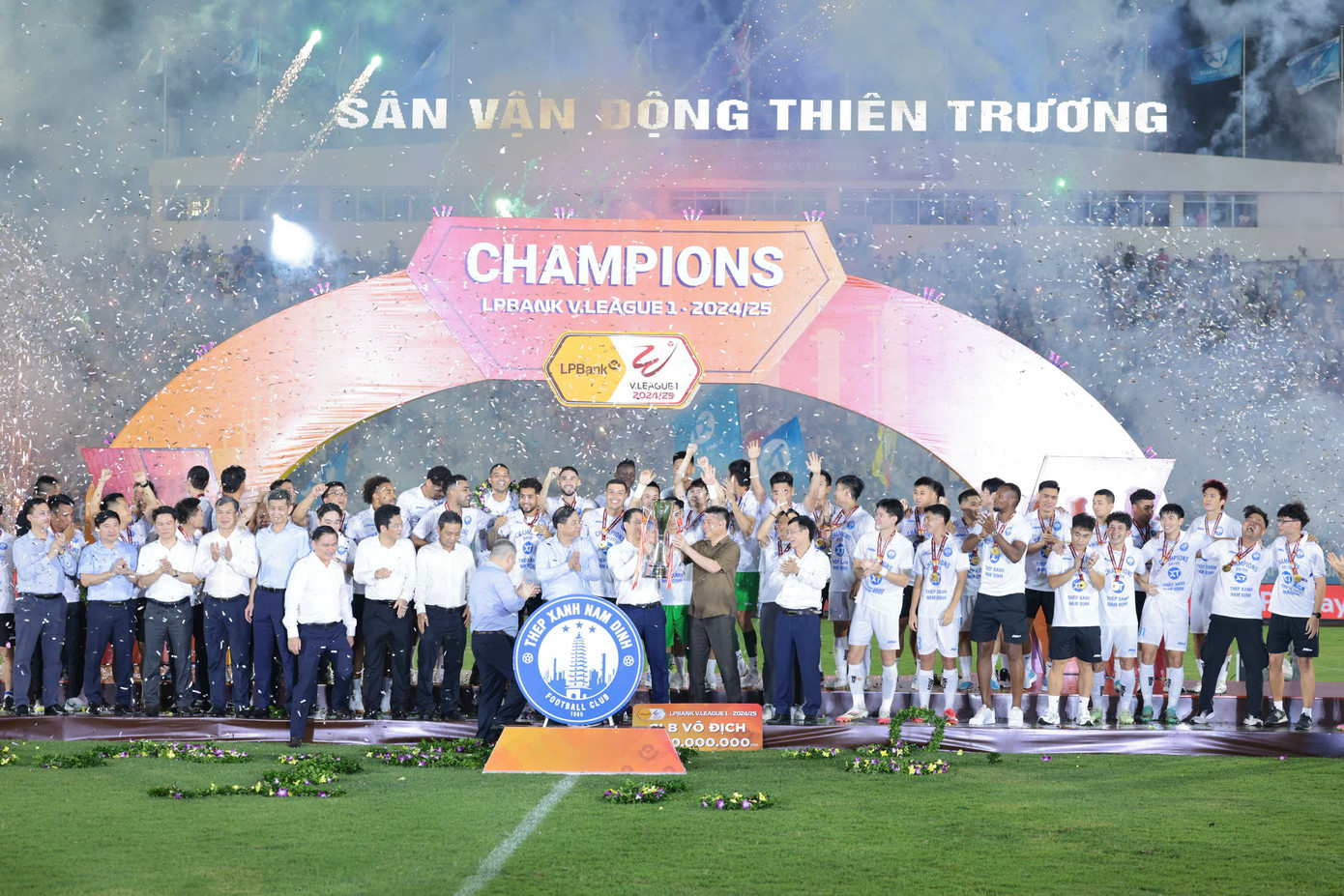 Nam Định cũng sẽ giành quyền tham dự trận Siêu cúp Quốc gia báo Tiền Phong. Ở mùa trước, đội bóng thành Nam đánh bại Đông Á Thanh Hoá trên sân Thiên Trường để đăng quang ngôi vô địch.