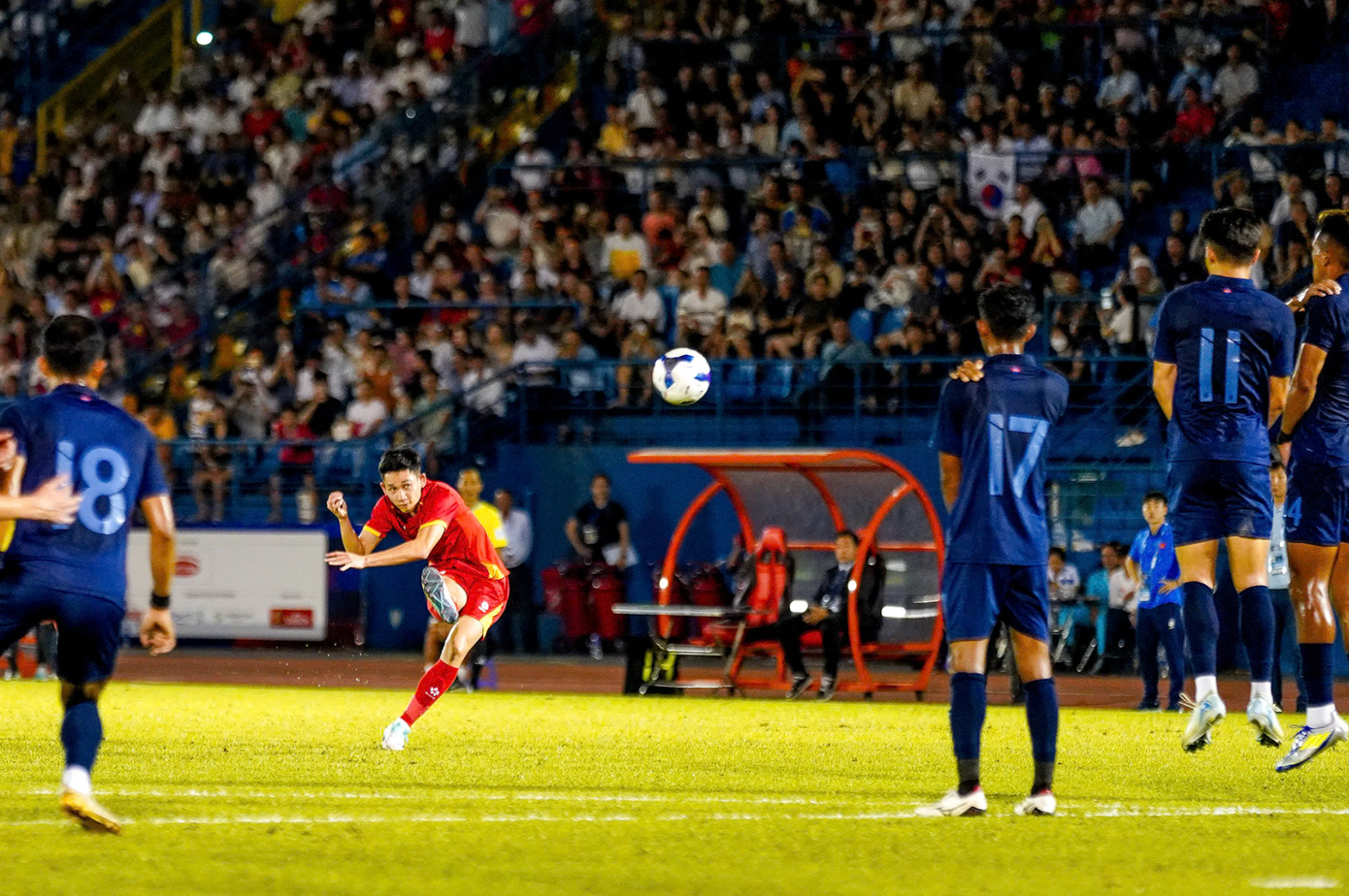 Hai Long có thể là hy vọng với ông Kim Sang-sik khi Tiến Linh chấn thương, còn Tuấn Hải đang không giảm hiệu suất ghi bàn.