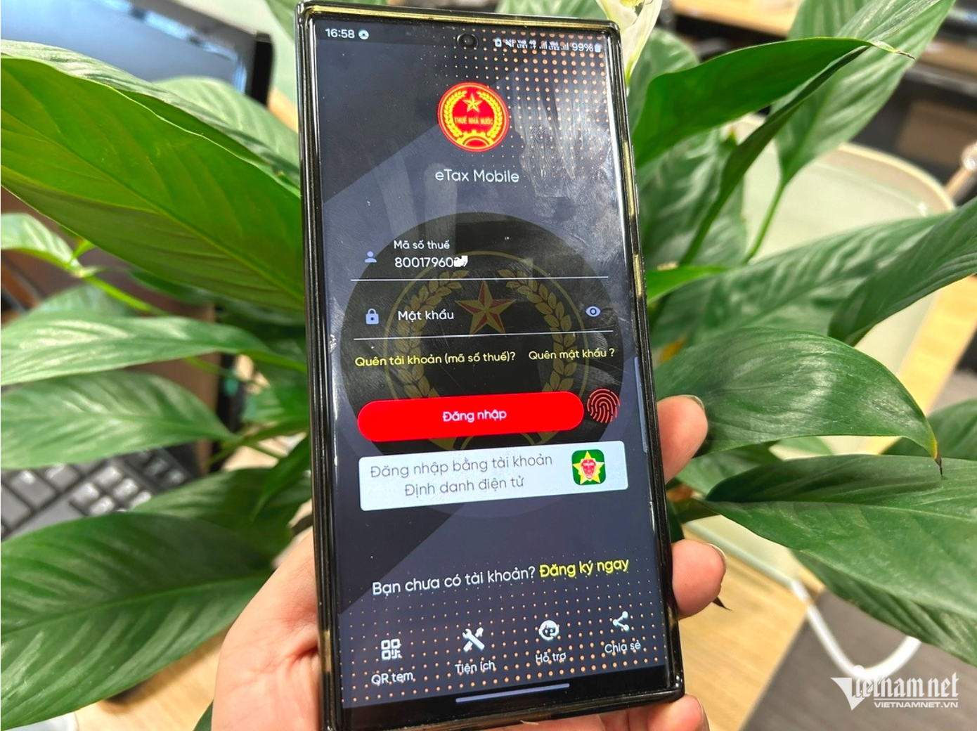 Nhiều người nộp thuế thắc mắc vì chậm được hoàn thuế thu nhập cá nhân. Ảnh: N.L. Nhiều người nộp thuế thắc mắc vì chậm được hoàn thuế thu nhập cá nhân. Ảnh: N.L.