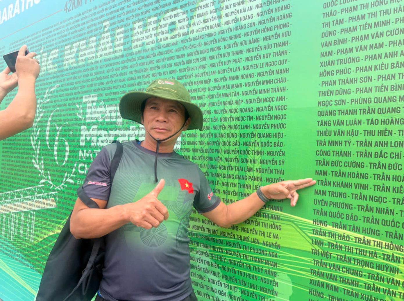 Anh Trần Khánh Vinh lần thứ hai liên tiếp tranh tài ở Tiền Phong Marathon. Anh Trần Khánh Vinh lần thứ hai liên tiếp tranh tài ở Tiền Phong Marathon.