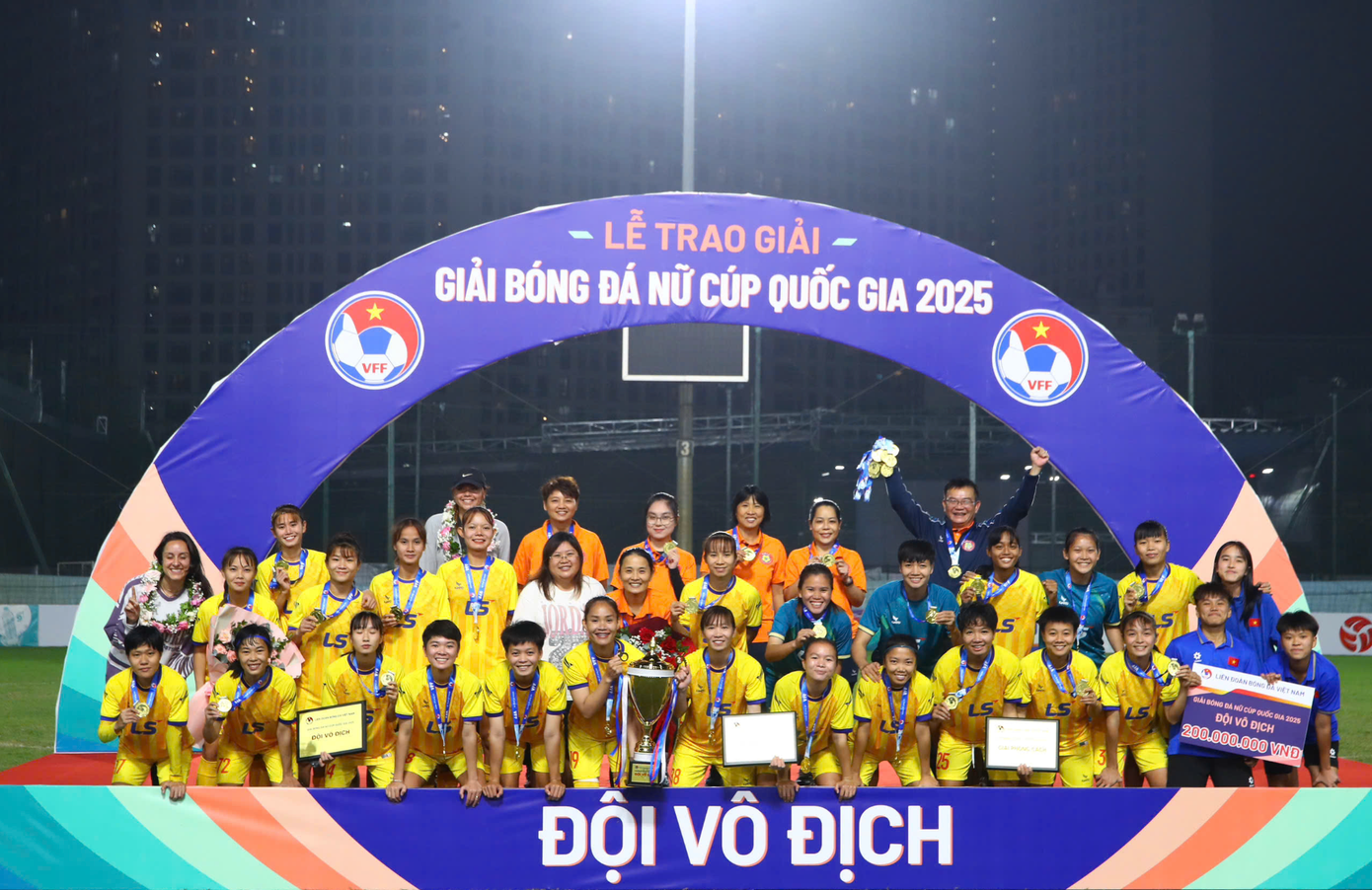 Bóng đá Việt Nam đang trong cữ đà chuẩn bị cho SEA Games 33 tại Thái Lan Bóng đá Việt Nam đang trong cữ đà chuẩn bị cho SEA Games 33 tại Thái Lan