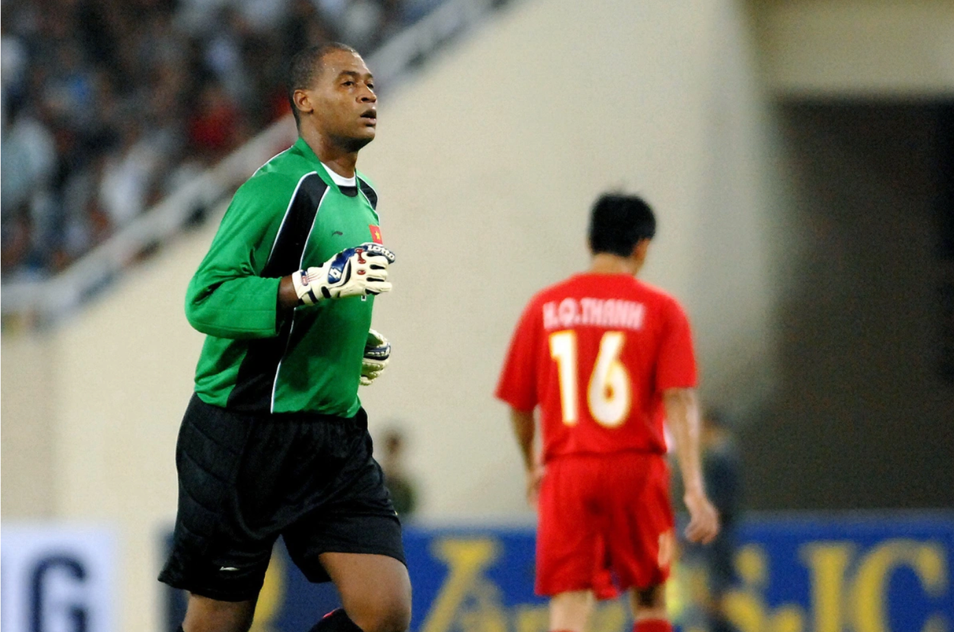 Nhưng không phải cầu thủ nhập tịch nào cũng may mắn và chơi tốt như Nguyễn Xuân Son. Sử dụng cầu thủ nhập tịch vẫn là chính sách tạo nên các tranh cãi ở nhiều nước. Nhưng không phải cầu thủ nhập tịch nào cũng may mắn và chơi tốt như Nguyễn Xuân Son. Sử dụng cầu thủ nhập tịch vẫn là chính sách tạo nên các tranh cãi ở nhiều nước.