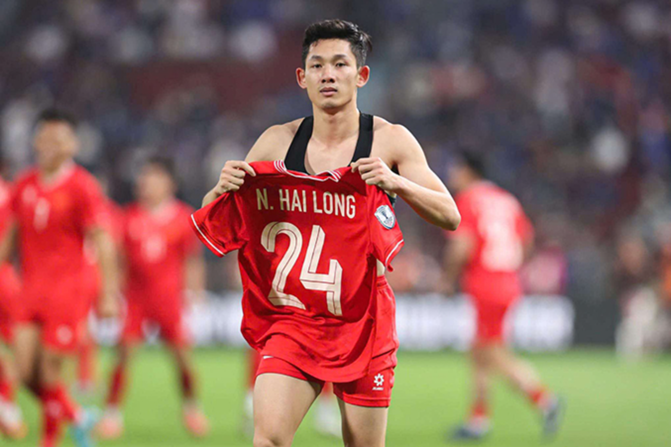 Hai Long để lại dấu ấn với bàn thắng ấn định chiến thắng 3-2 của đội tuyển Việt Nam trước Thái Lan (ảnh Đức Cường) Hai Long để lại dấu ấn với bàn thắng ấn định chiến thắng 3-2 của đội tuyển Việt Nam trước Thái Lan (ảnh Đức Cường)