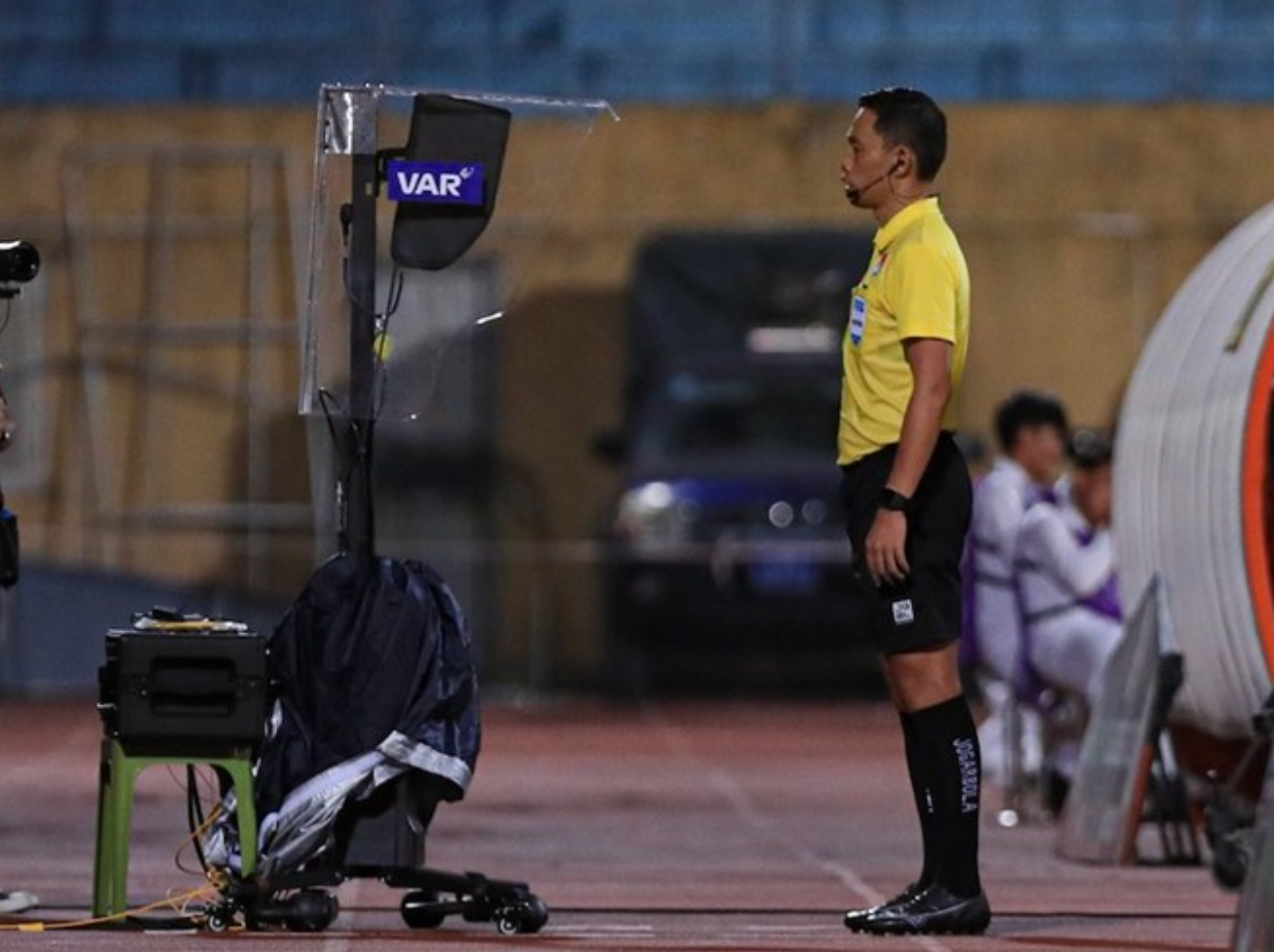 VAR góp phần giảm tranh cãi và sức ép lên giới trọng tài V-League