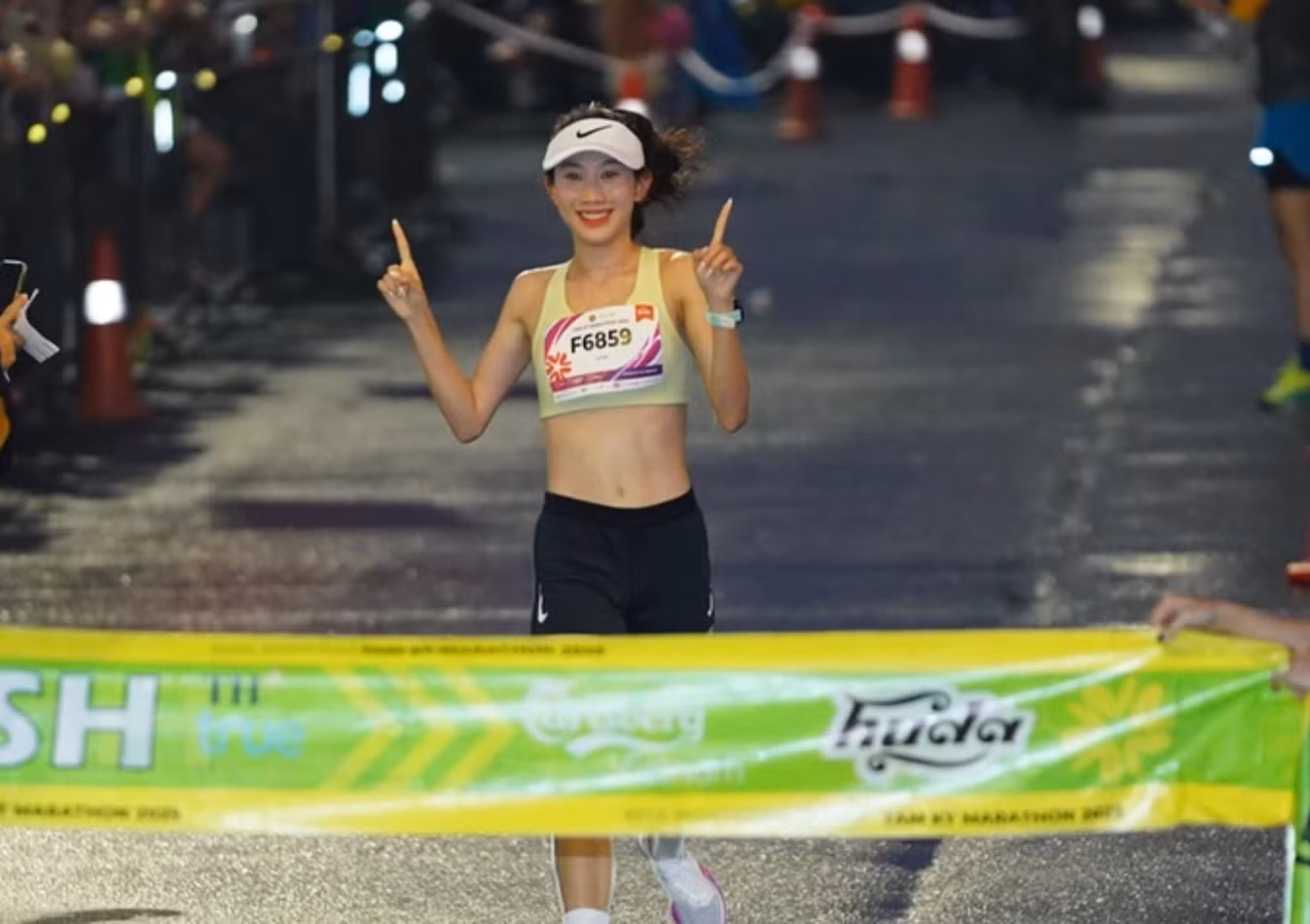 Khánh Ly có đủ khả năng thách thức Hồng Lệ trên đường đua 21km nữ?