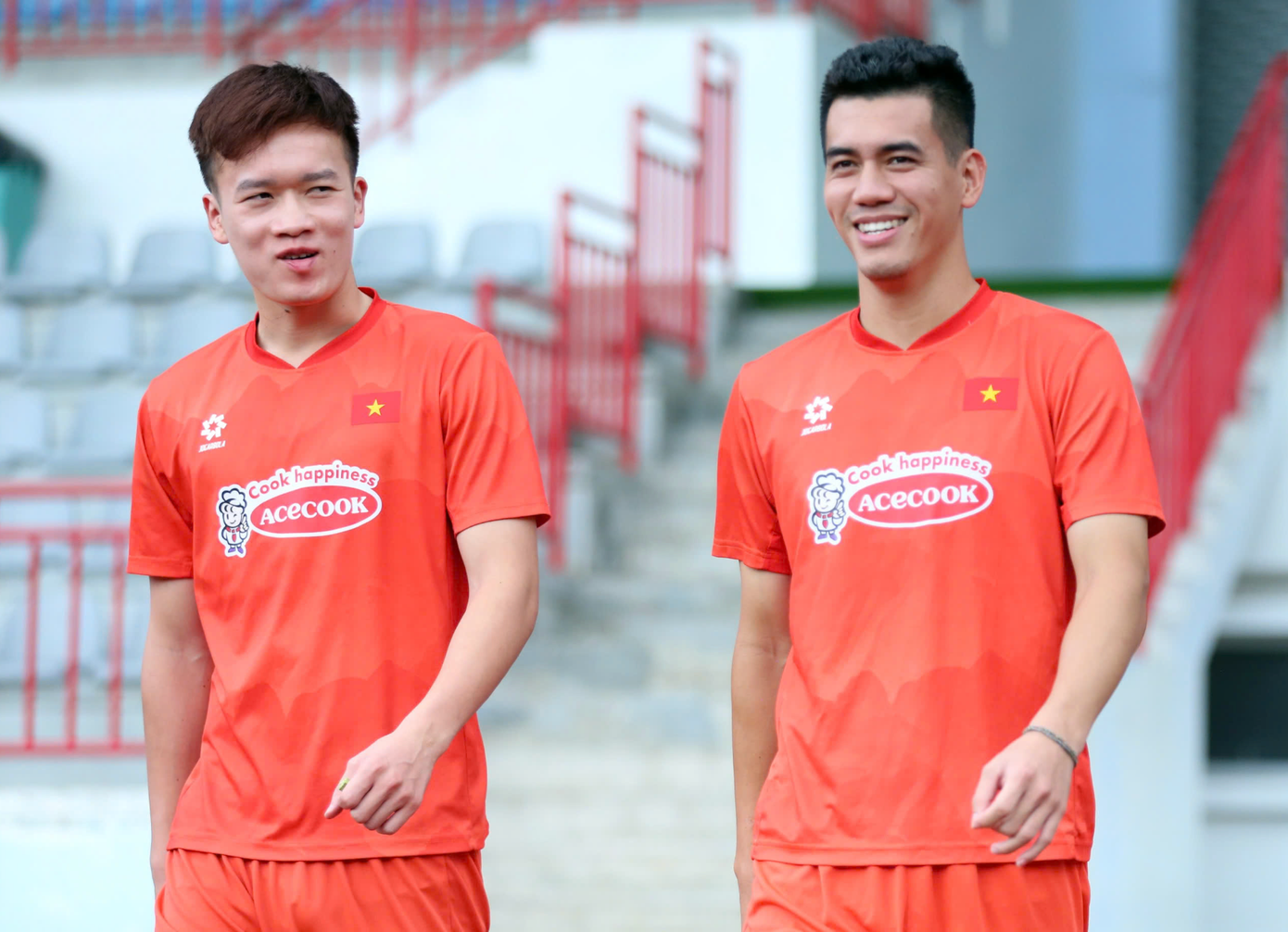 Hoàng Đức và Tiến Linh là 2 niềm hy vọng khác trên hàng tấn công đội tuyển Việt Nam. Tiến Linh trở lại sau chấn thương, chưa lấy lại phong độ đỉnh cao. HLV Kim Sang-sik sẽ phải trông đợi vào Hoàng Đức với các pha dứt điểm từ xa uy lực.