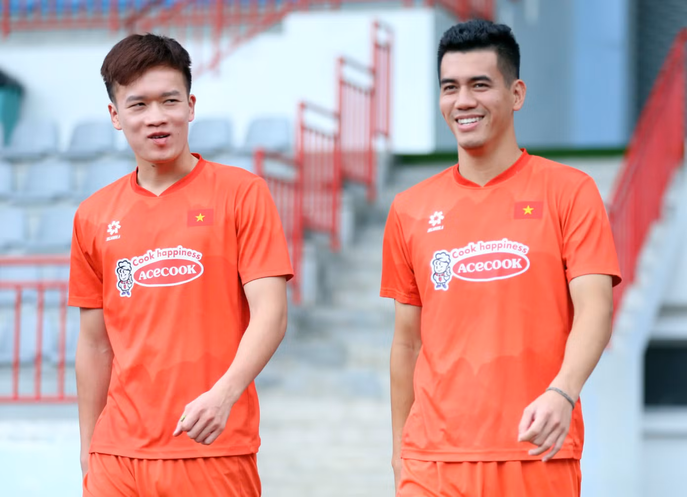 Hoàng Đức và Tiến Linh là 2 niềm hy vọng khác trên hàng tấn công đội tuyển Việt Nam. Tiến Linh trở lại sau chấn thương, chưa lấy lại phong độ đỉnh cao. HLV Kim Sang-sik sẽ phải trông đợi vào Hoàng Đức với các pha dứt điểm từ xa uy lực.