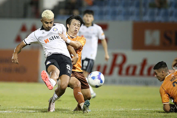 Thái độ và quyết tâm thi đấu của HAGL có thể tác động tới cuộc đua trụ hạng của SHB Đà Nẵng. (ảnh Sông Hàn) Thái độ và quyết tâm thi đấu của HAGL có thể tác động tới cuộc đua trụ hạng của SHB Đà Nẵng. (ảnh Sông Hàn)