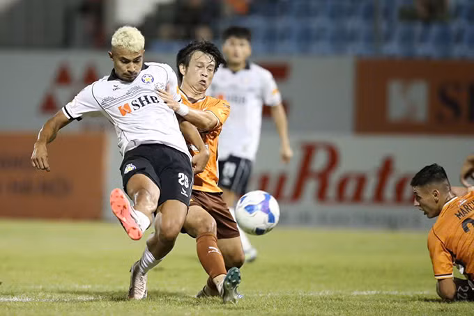 Thái độ và quyết tâm thi đấu của HAGL có thể tác động tới cuộc đua trụ hạng của SHB Đà Nẵng. (ảnh Sông Hàn)