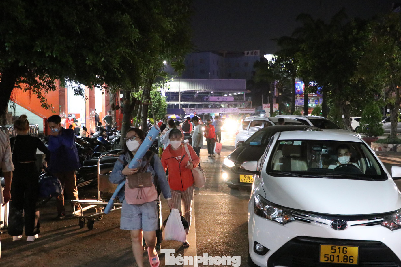 Bến xe và các hãng vận tải đã có đầy đủ các phương án, phương tiện dự phòng để phục vụ nhu cầu về quê của người dân trong những ngày tới.