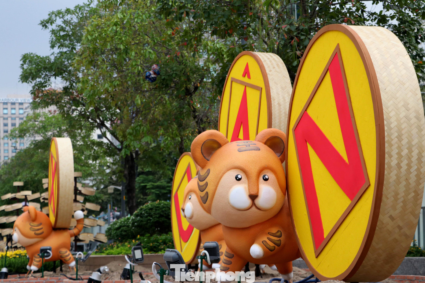 Đường hoa Nguyễn Huệ khai trương đón khách tham quan từ 19h ngày 29/1 đến 4/2 (27 đến mùng 4 Tết).