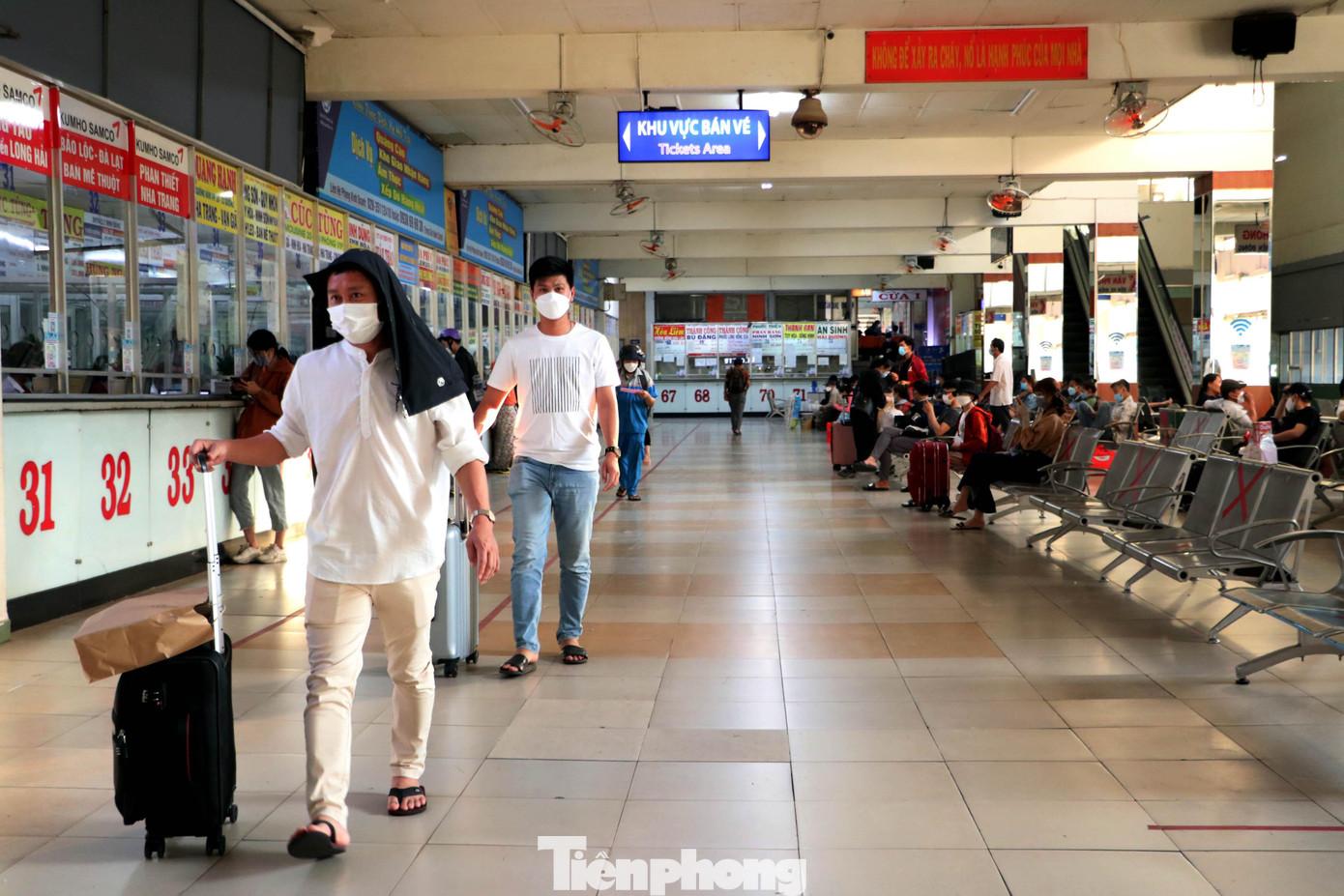 Anh Nguyễn Văn Huy (ở tỉnh Phú Yên) cho biết, trước khi ra bến xe anh đã xét nghiệm nhanh COVID-19 để đảm bảo an toàn cho những người đi cùng, cũng như yên tâm hơn khi về quê.