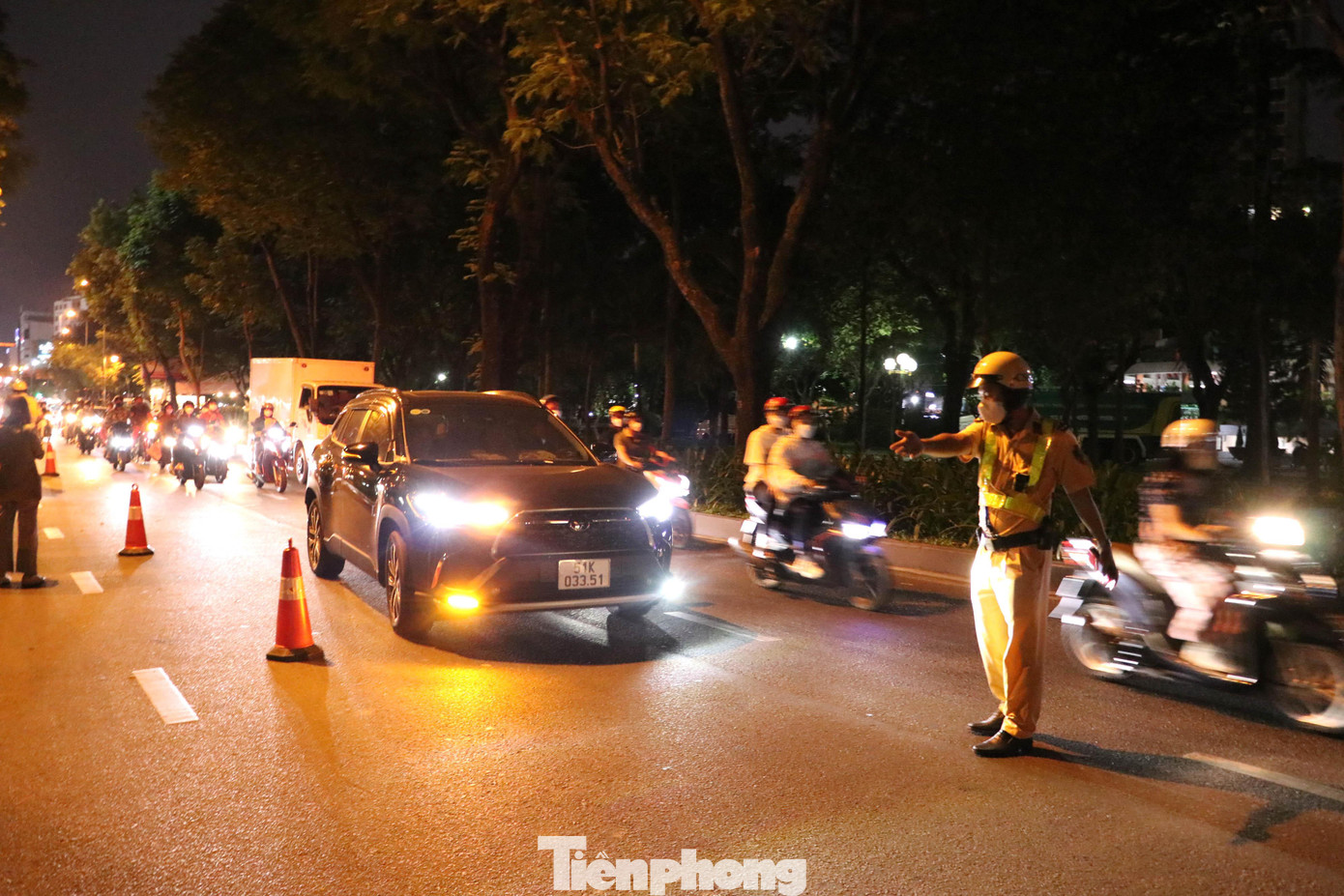 Đặc biệt, nâng cao hiệu quả tuần tra, kiểm soát cơ động, công khai, kiểm tra hành chính nhằm ngăn ngừa, răn đe, triệt tiêu nguyên nhân và điều kiện làm phát sinh tội phạm; ngăn chặn, xử lý nghiêm tình trạng tụ tập chạy xe thành đoàn, gây rối trật tự công cộng, đua xe trái phép.