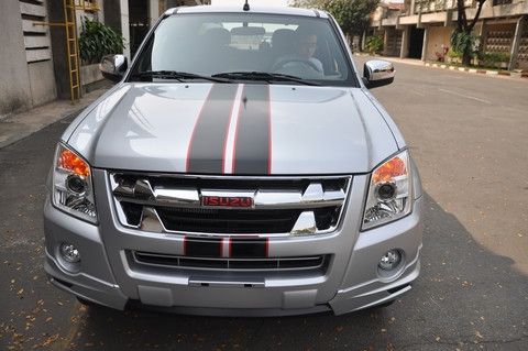 Isuzu D-Max X-Limited giới hạn số lượng đúng 100 chiếc