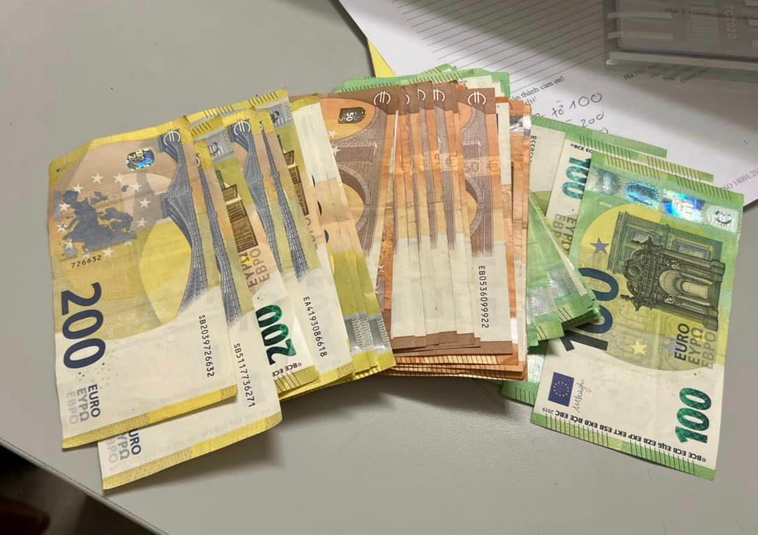 Số tiền trong chiếc ví bị bỏ quên. Ảnh: NIA. Số tiền trong chiếc ví bị bỏ quên. Ảnh: NIA.