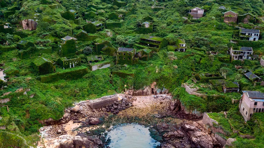 Mùa hè là mùa đẹp nhất để đi thăm làng cổ.