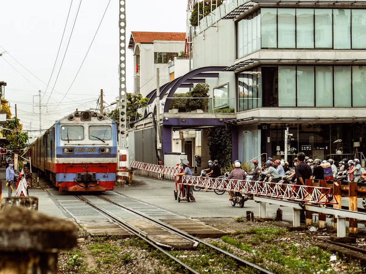 Việt Nam an toàn nhất cho người phụ nữ du lịch 1 mình. Việt Nam an toàn nhất cho người phụ nữ du lịch 1 mình.